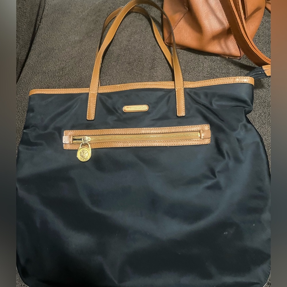 Micheal kors navy purse
